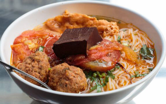 bun-rieu-noodle-soup-with-tomato-broth-hanoi-vietnam-3